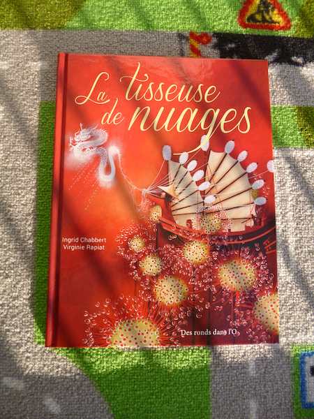 album jeunesse La tisseuse de nuages