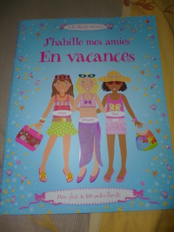 J'habille mes amies en vacances - Usborne - Les lectures de Liyah