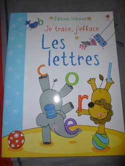 Je trace j'efface Les lettres - Usborne - Les lectures de Liyah