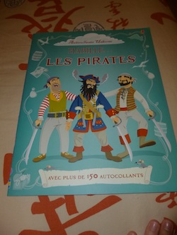 Habille les pirates - Usborne - Les lectures de Liyah