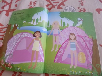 En vacances en voyage 1 - Usborne - Les lectures de Liyah