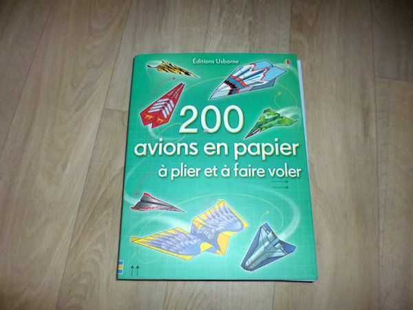 Livre de jeux pour enfants  200 avions en papier