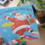 Le costume du père Noel - 2 coqs d'or - Les lectures de Liyah