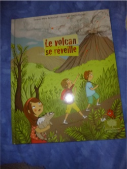 Le volcan se réveille - Petite Plume - Les lectures de Liyah