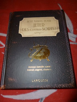 Petit manuel pour jeter des sorts - Larousse - Les lectures de Liyah