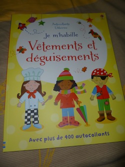 Vetements et deguisements - Usborne - Les lectures de Liyah